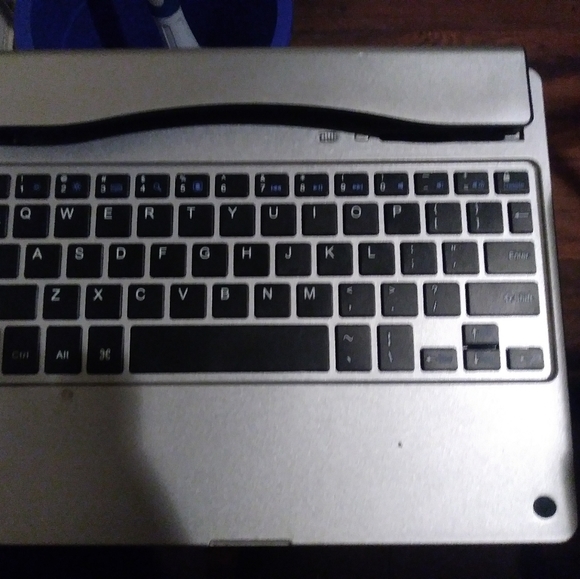 IPad - Picture 4 of 7